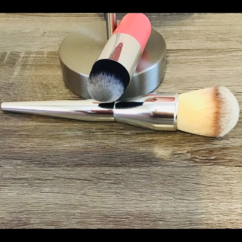 ✨❤️2pcs Big and beautiful Makeup brushes Included Powder Brush,Foundation Brush - Picture 3 of 7